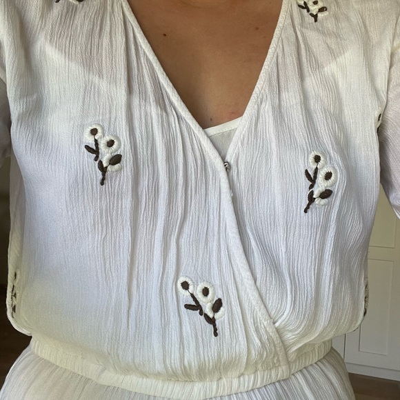 White long sleeve romper with flower embroidery - Picture 4 of 8